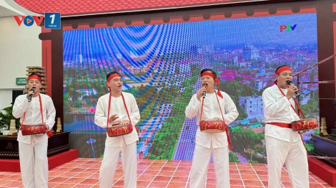 Hát xoan Phú Thọ được người dân hưởng ứng nhiệt tình tại Triển lãm thành tựu Đất nước