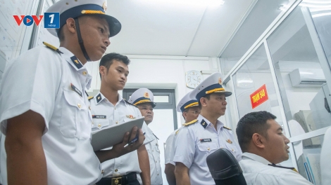 Tư lệnh Vùng 3 Hải quân kiểm tra sẵn sàng chiến đấu tại Trạm ra đa 540 đảo Cồn Cỏ