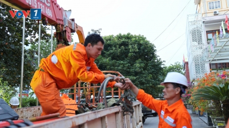 Phấn đấu hoàn thành khắc phục lưới điện Nghệ An, Hà Tĩnh bị ảnh hưởng bão số 10 trước 05/10/2025
