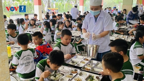 Ngộ độc thực phẩm trong trường học: Lỗ hổng nào còn tồn tại?