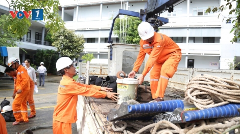 EVNCPC huy động gần 350 nhân lực khẩn trương hỗ trợ Quảng Trị và Hà Tĩnh sau bão số 10 (BUALOI) 