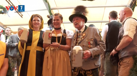 Du khách nô nức đổ về Lễ hội Bia Oktoberfest lần thứ 190