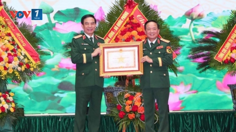 Trao Huân chương Quân công tặng các đồng chí Lãnh đạo Bộ Quốc phòng