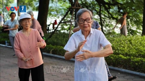 Người cao tuổi cần được chăm sóc, thăm khám sức khoẻ toàn diện