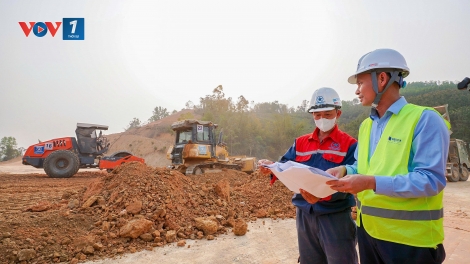 Thi công xuyên lễ trên công trường cao tốc Đồng Đăng – Trà Lĩnh