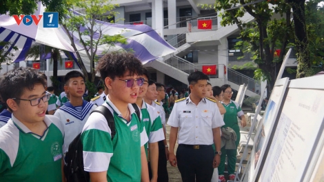 Lữ đoàn 172 tuyên truyền biển, đảo, tư vấn tuyển sinh cho thanh thiếu niên Đà Nẵng