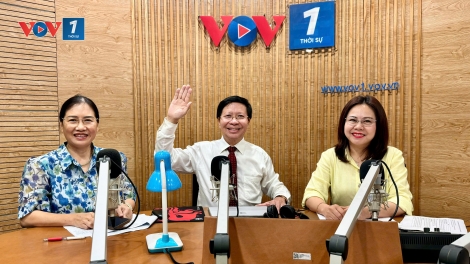 Những người lặng thầm sau cánh sóng