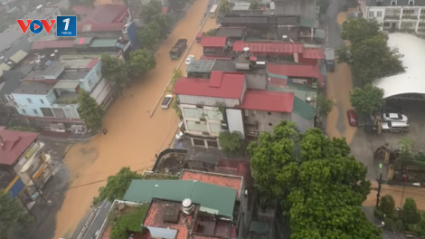 Lào Cai mưa lớn, nhiều tuyến phố như sông
