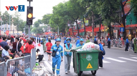 Hà Nội đẹp hơn từ hành động “ Cho tôi xin rác”