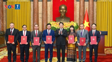 Thời sự 12h 10/10/2025: Chủ tịch nước Lương Cường trao quyết định phong hàm Đại sứ