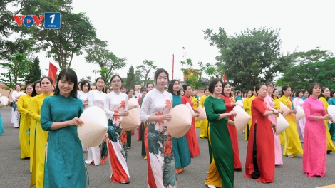 450 cán bộ, hội viên phụ nữ Hải quân đồng diễn áo dài “Sắc màu của biển”