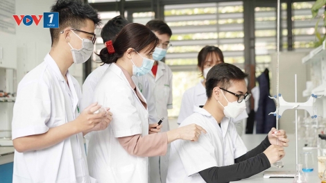 Cơ chế nào để thu hút và giữ chân được người giỏi, giúp nhà khoa học yên tâm cống hiến
