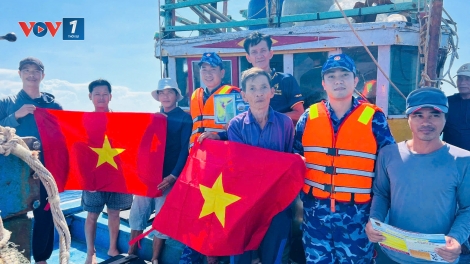 Dấu ấn đoàn viên Hải đội 202 Cảnh sát biển trong tuyên truyền IUU và tìm kiếm cứu hộ cứu nạn