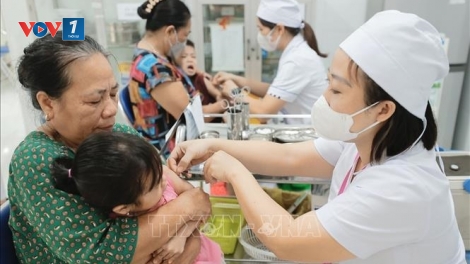 Thời tiết chuyển mùa, nhiều bệnh truyền nhiễm nguy cơ phát sinh, lây lan mạnh
