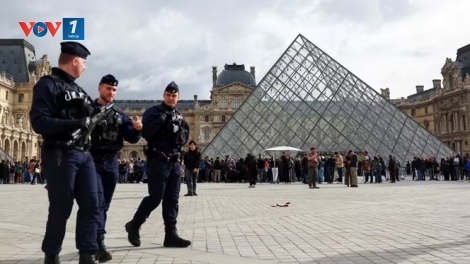 Vụ trộm tại bảo tàng Louvre: Thêm 05 nghi phạm bị bắt, cuộc điều tra tiến triển nhanh