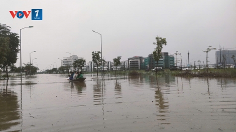 Huế: Nước lũ bủa vây, nhiều khu vực bị chia cắt