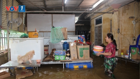 Rốn lũ tỉnh Quảng Trị chuẩn bị thuyền, kê cao tài sản ứng phó với mưa lũ