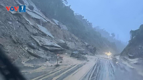 Mưa lớn gây sạt lở, nhiều tuyến giao thông vùng cao Đà Nẵng bị chia cắt
