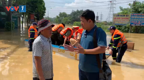 Người dân ngoại thành Hà Nội oằn mình trong lũ lịch sử