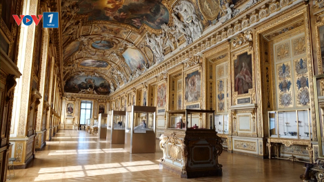 Trộm táo tợn giữa ban ngày tại bảo tàng Louvre