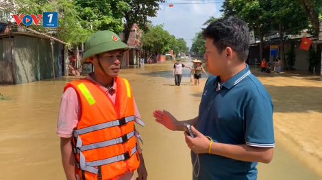 Hà Nội: 16.000 dân xã Trung Giã bị cô lập, nước vẫn vượt báo động 3