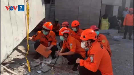 Sập trường học Indonesia: Cạn dần hi vọng về phép màu với 59 học sinh bị mắc kẹt