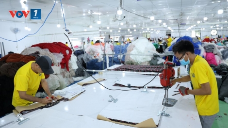 Chân kiềng xuất khẩu - "Cú huých" tăng trưởng quý cuối năm 2025