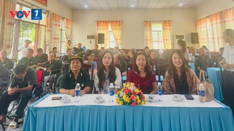 Hiệp hội Nhựa Việt Nam thăm hỏi, tặng quà người có công
