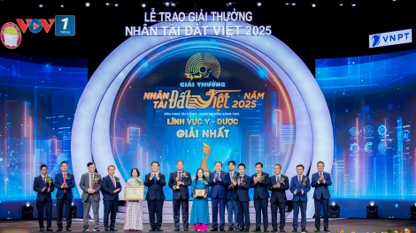 Ê kíp ghép đa tạng từ người hiến chết não được vinh danh tại giải thưởng Nhân tài đất Việt 2025