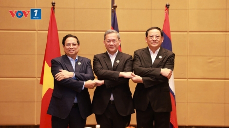 Thủ tướng Phạm Minh Chính ăn sáng và làm việc với Thủ tướng Campuchia và Thủ tướng Lào