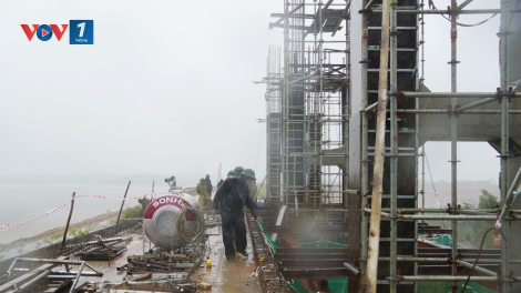 Quảng Trị: Tạm dừng thi công công trình, giám sát hồ đập ứng phó bão số 12