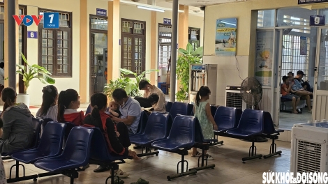 Huế: Người dân đi tiêm phòng uốn ván tăng