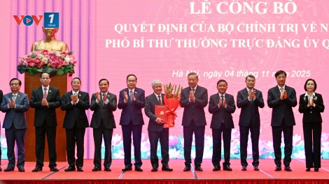 Tổng bí thư Tô Lâm trao quyết định Phó bí thư Đảng ủy Thường trực Quốc hội cho ông Đỗ Văn Chiến