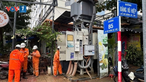 Hơn 1 triệu khách hàng đã được cấp điện trở lại sau ngập lụt tại miền Trung – Tây Nguyên