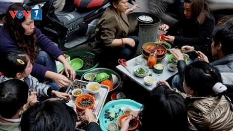 Nhìn nhận thế nào về “văn hoá vỉa hè” từ việc Hà Nội ra quân dỡ mái che, dọn dẹp vỉa hè?
