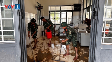 Bộ Chính trị: Bằng mọi cách cứu trợ người dân bị cô lập ở địa bàn ngập nặng