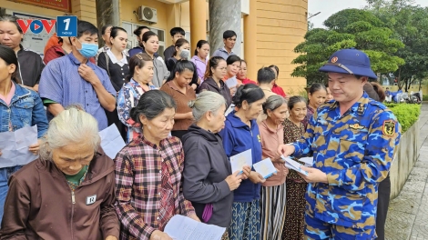Vùng 3 Hải quân tiếp tục đến với nhân dân ảnh hưởng mưa, lũ tại TP.Đà Nẵng, Huế