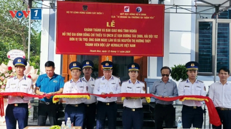 Vùng Cảnh sát biển 1 bàn giao “Nhà tình nghĩa” cho quân nhân