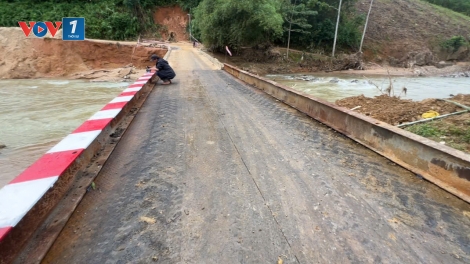Quảng Ngãi: Lắp cầu tạm bằng dầm thép, đảm bảo cuộc sống