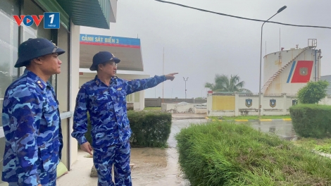 Hải đoàn 32 tuyên truyền, hướng dẫn ngư dân ứng phó bão số 13