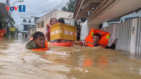 Vùng 4 Hải quân di dời 5.000 người dân ra khỏi vùng lũ an toàn