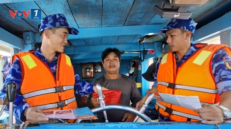 Hải đội 33  tuyên truyền chống khai thác IUU cho ngư dân Đặc khu Côn Đảo