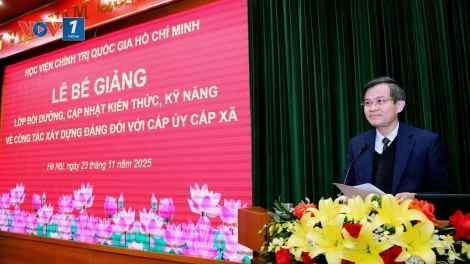 Bế giảng Lớp bồi dưỡng, cập nhật kiến thức, kỹ năng về công tác xây dựng Đảng đối với cấp ủy cấp