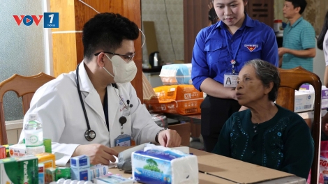 TP.HCM hỗ trợ Khánh Hòa: Khám bệnh, cấp thuốc, sửa trường, dựng bếp ăn miễn phí