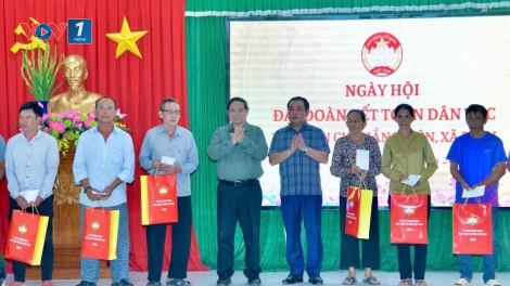 Thủ tướng: Đại đoàn kết, động viên nhân dân vượt qua khó khăn