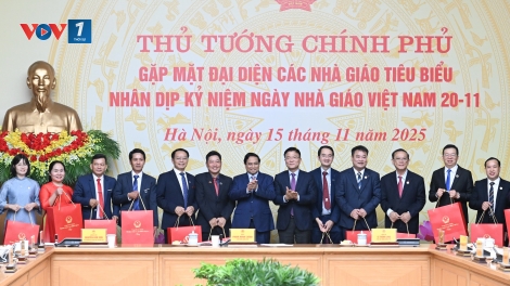 Thủ tướng mong mỗi thầy cô giáo sẽ tiếp tục là tấm gương sáng về rèn đức - luyện tài