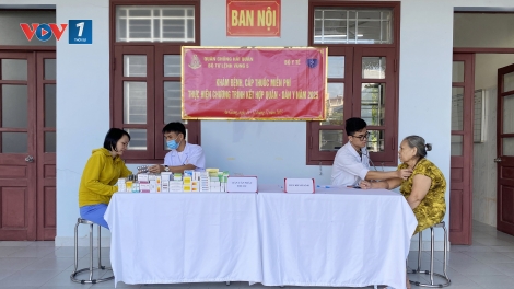 Vùng 5 Hải quân khám bệnh, cấp thuốc miễn phí cho các gia đình chính sách