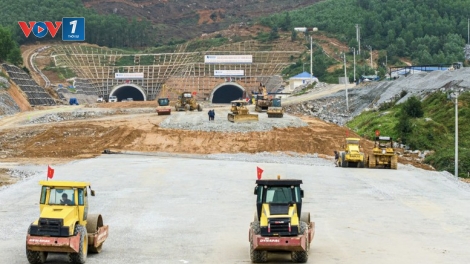 Đầu tư công-Chân kiềng quan trọng cho tăng trưởng 2025