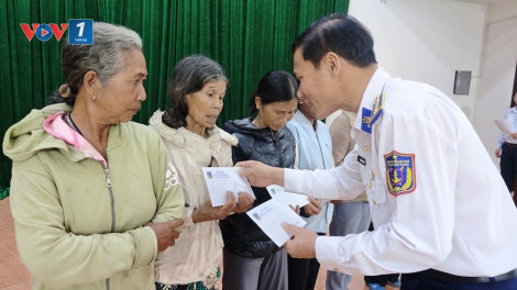 Cảnh sát biển Vùng 2 sẻ chia cùng đồng bào dân tộc, tôn giáo Quảng Ngãi dịp Giáng sinh