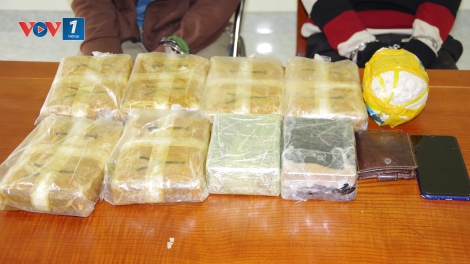 Mang 4 bánh heroin, 36.000 viên ma túy vượt biên từ Lào vào Việt Nam thì bị bắt giữ